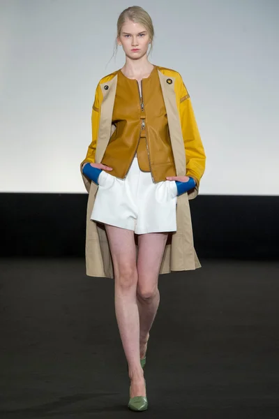 Look 17